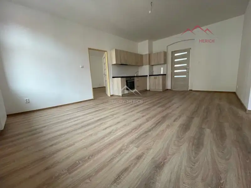 Pronájem bytu 3+1 90 m², Chomutov – náhled fotky 2