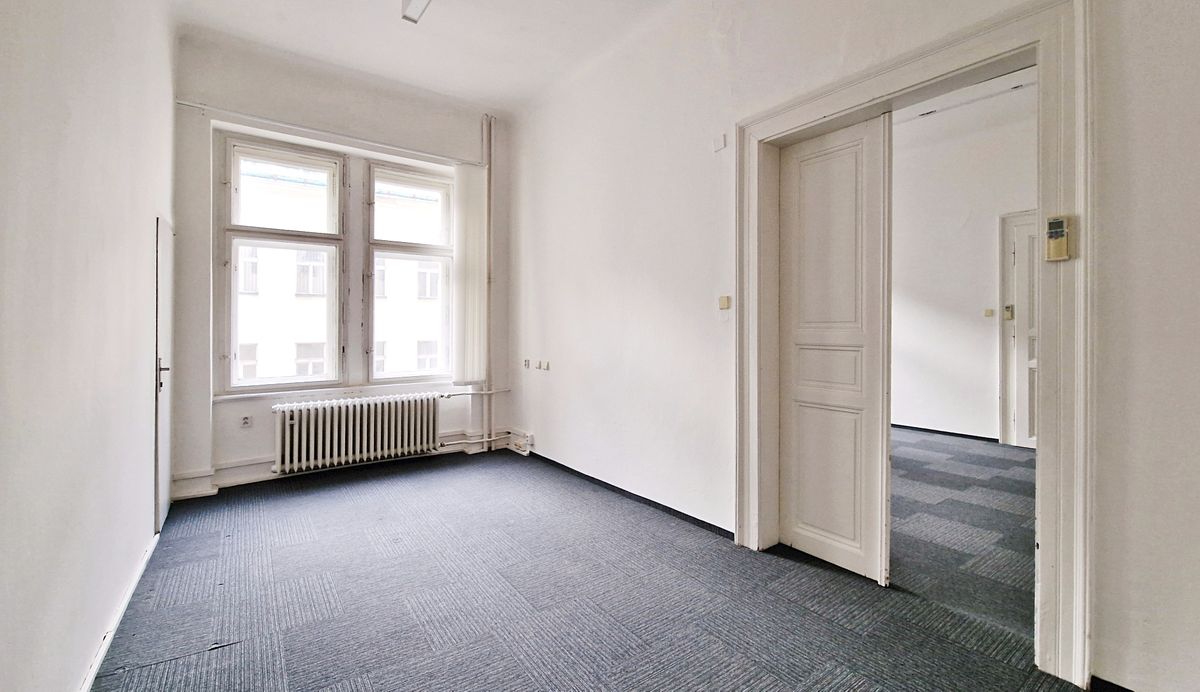 Pronájem kanceláře 95 m² – fotografie 3