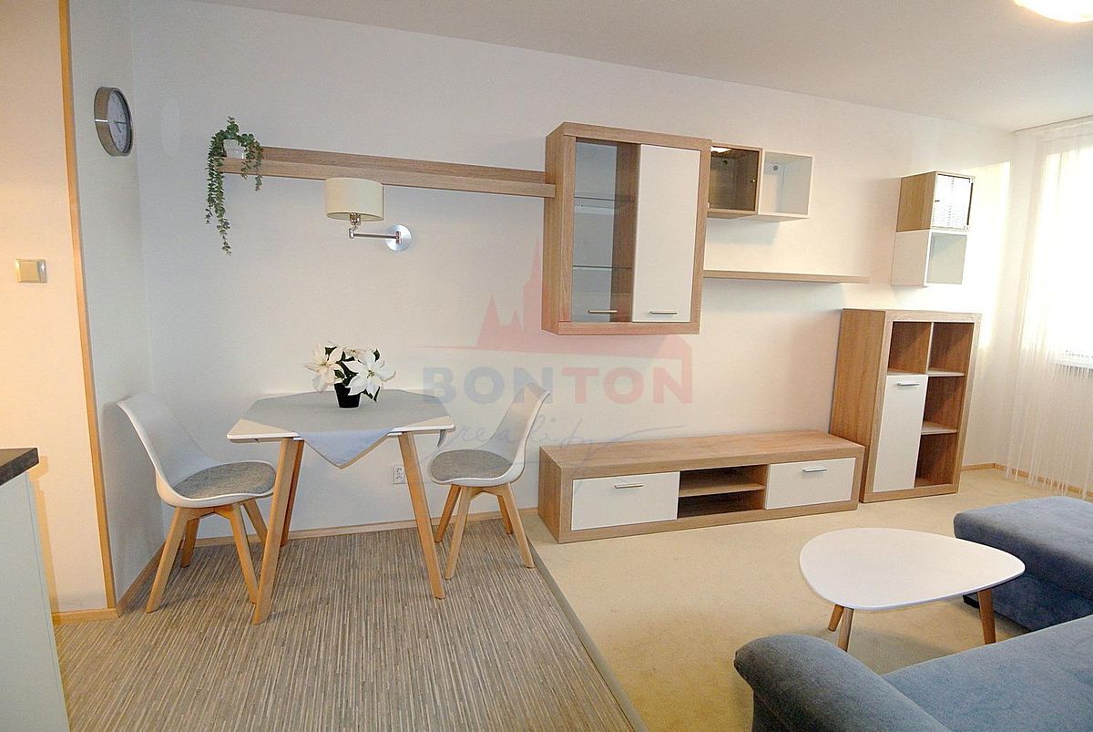 Pronájem bytu 2+kk 43 m² – fotografie 2