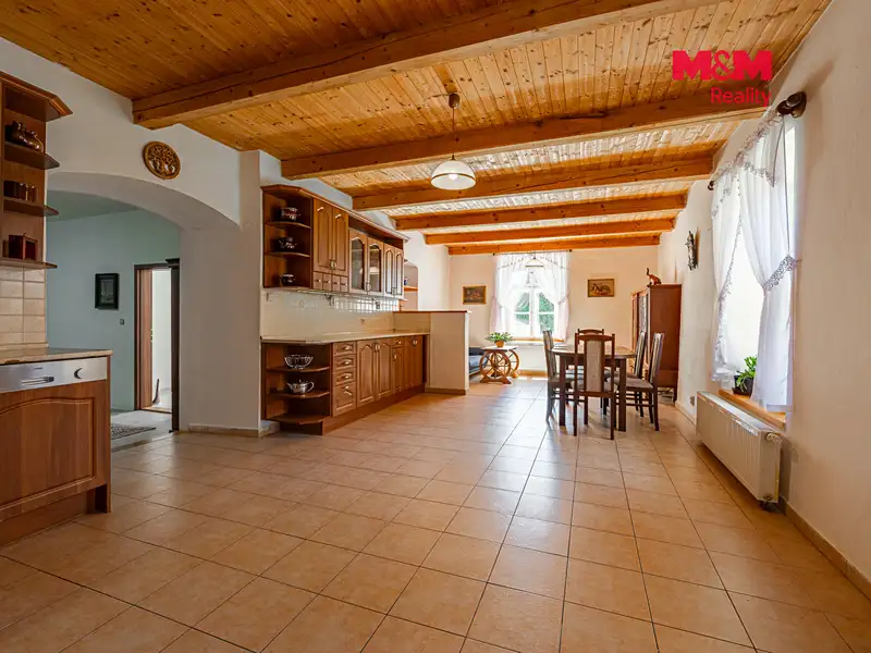 Prodej rodinného domu 360 m², pozemek 1421 m², Miličín – náhled fotky 2