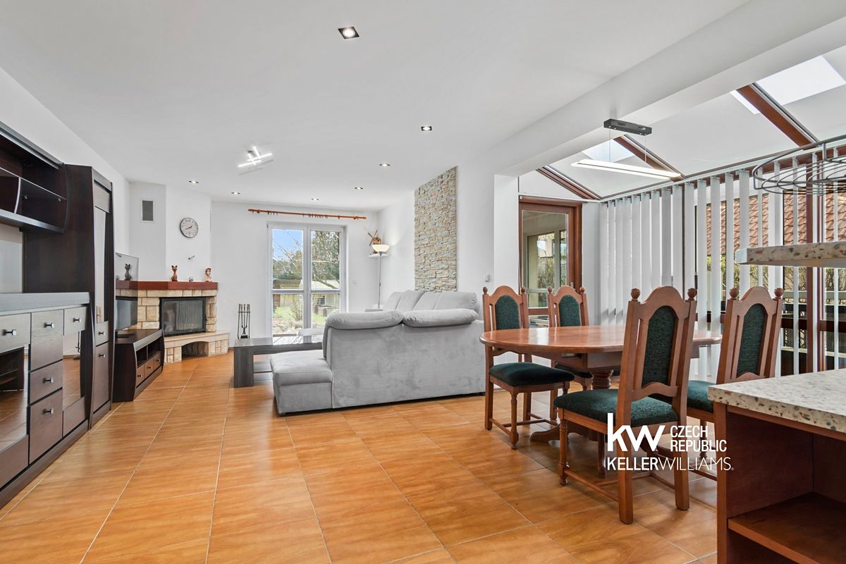 Pronájem rodinného domu 281 m², pozemek 1010 m² – fotografie 5
