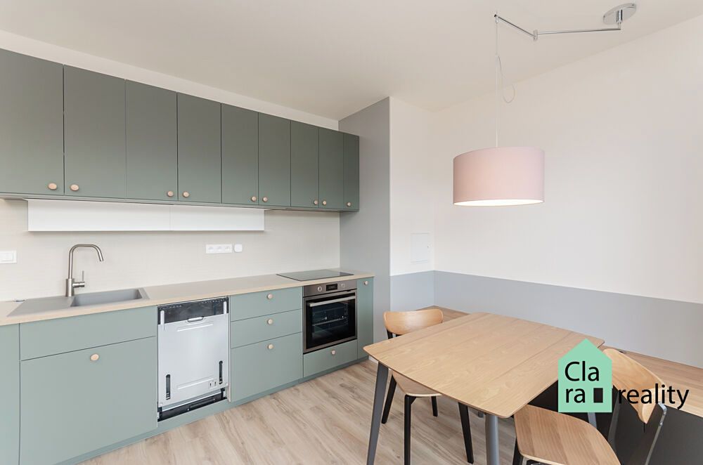 Pronájem bytu 1+kk 28 m² – fotografie 3