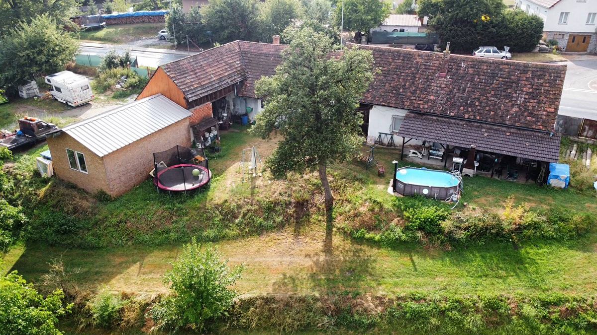 Prodej rodinného domu 400 m², pozemek 2476 m²