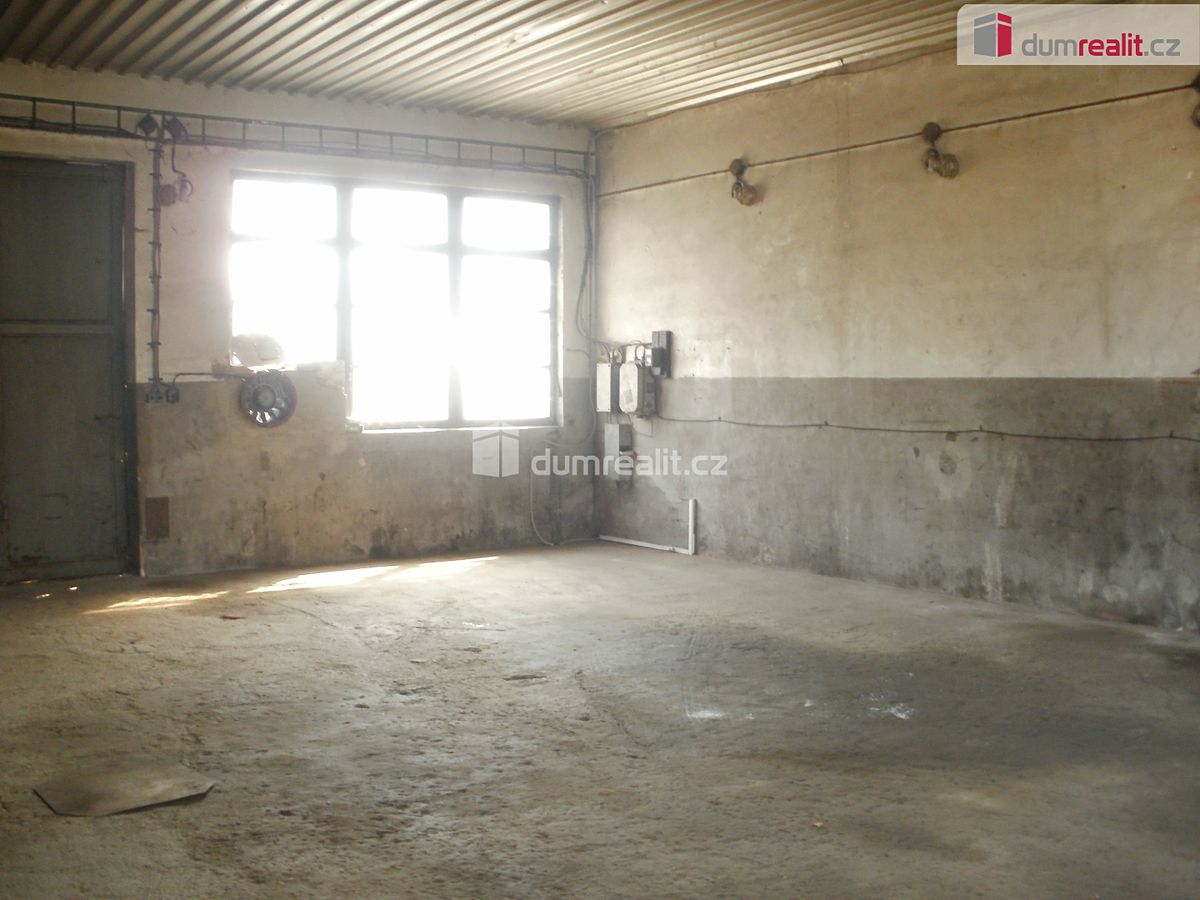 Pronájem garáže 100 m² – fotografie 4