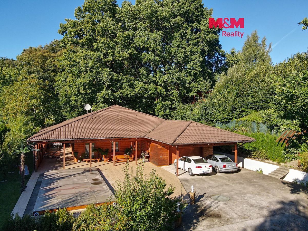 Prodej rodinného domu 250 m², pozemek 2228 m²