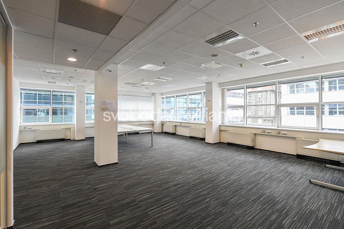 Pronájem kanceláře 2344 m²