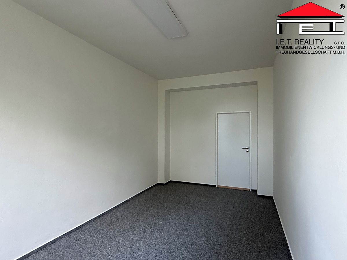 Pronájem kanceláře 380 m² – fotografie 3