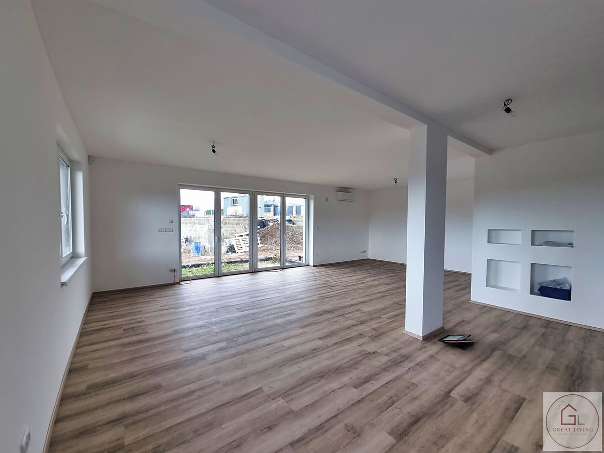 Prodej rodinného domu 206 m², pozemek 880 m² – fotografie 3
