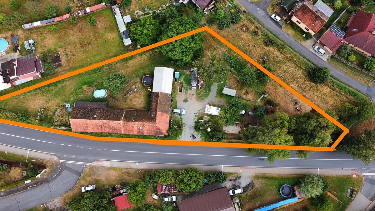 Prodej rodinného domu 400 m², pozemek 2476 m² – fotografie 2