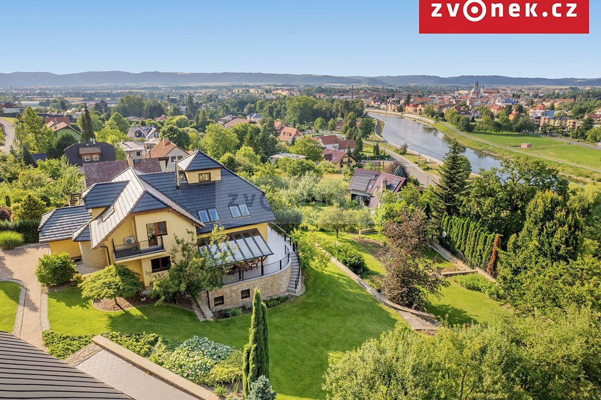 Prodej vily 540 m², pozemek 1700 m²