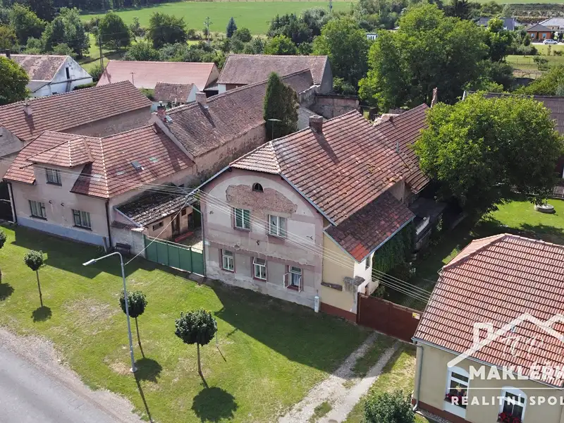 Prodej rodinného domu 168 m², pozemek 2068 m², Močovice – náhled fotky 1