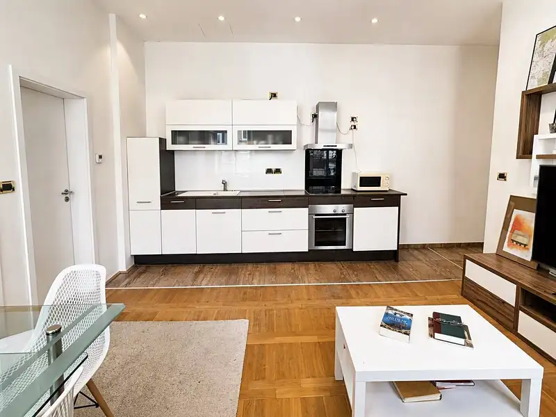 Prodej bytu 3+kk 60 m², Praha – náhled fotky 1