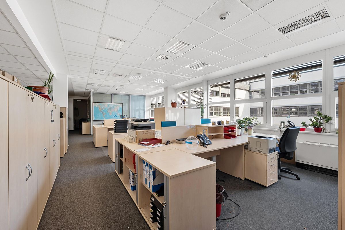 Pronájem kanceláře 600 m² – fotografie 4