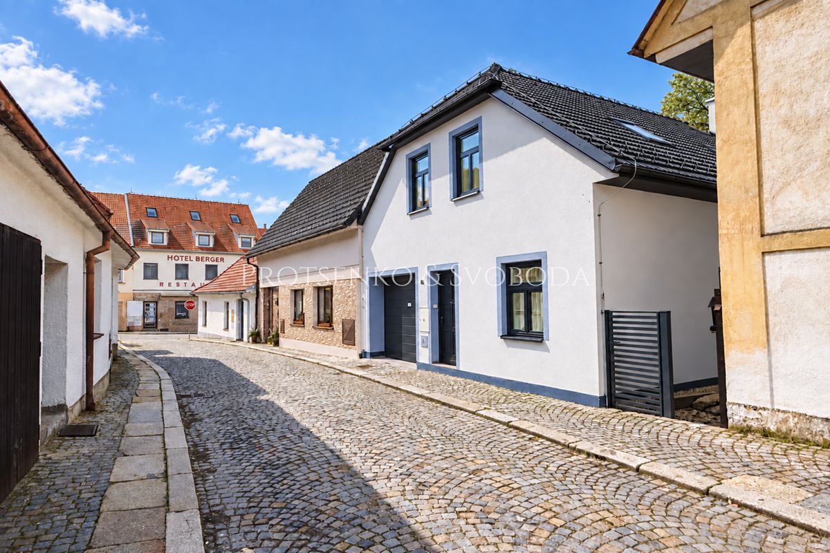 Prodej rodinného domu 215 m², pozemek 320 m² – fotografie 3