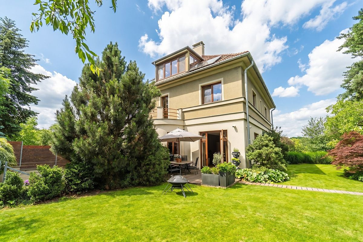 Prodej vily 375 m², pozemek 811 m²