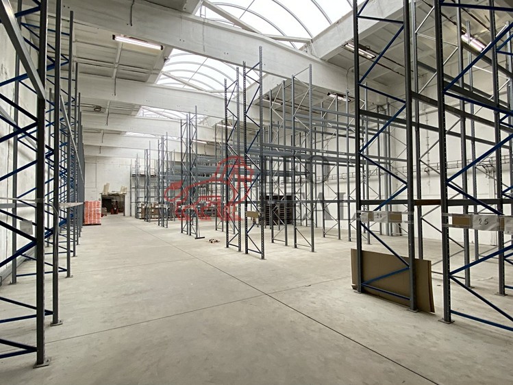 Pronájem komerčního prostoru, 2 170 m² (6 z 14)