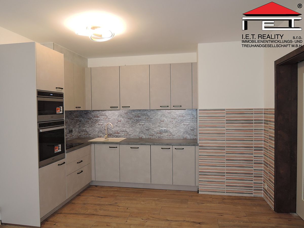 Pronájem bytu 3+kk 82 m²