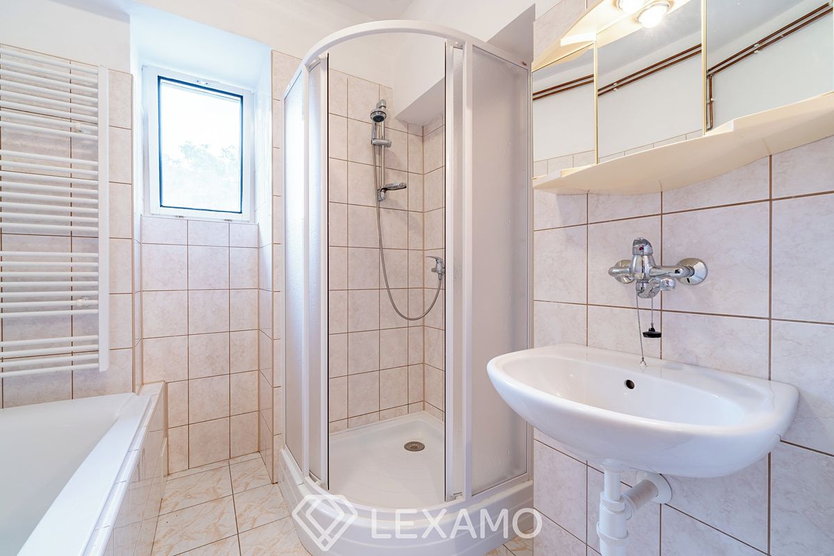 Prodej rodinného domu 175 m², pozemek 1065 m² – fotografie 2