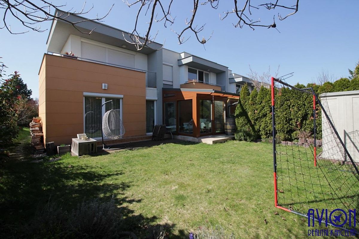 Pronájem rodinného domu 142 m², pozemek 347 m² – fotografie 4