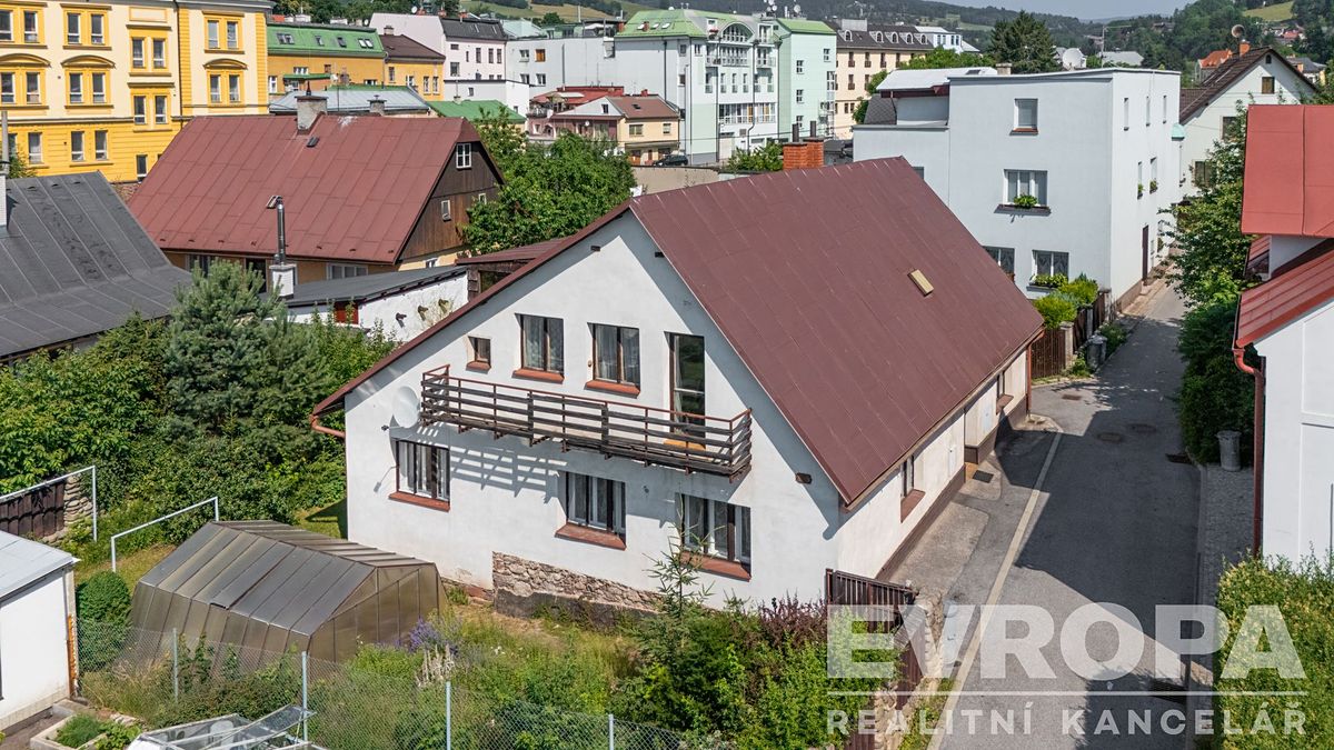 Prodej rodinného domu 200 m², pozemek 359 m² – fotografie 4