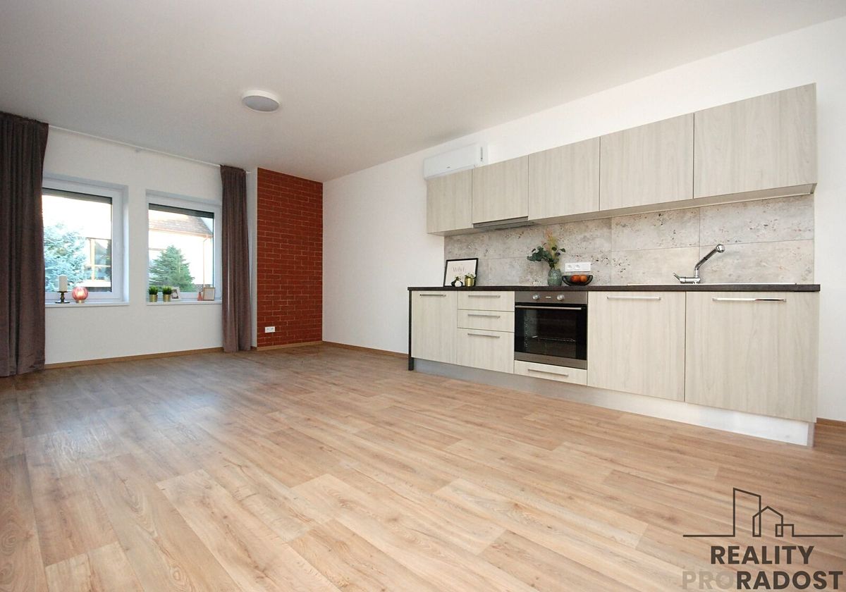 Pronájem bytu 2+kk 50 m² – fotografie 2