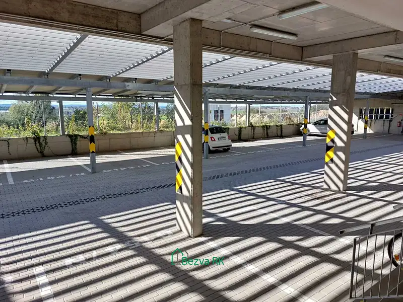 Pronájem garážového stání 13 m², Praha – náhled fotky 3