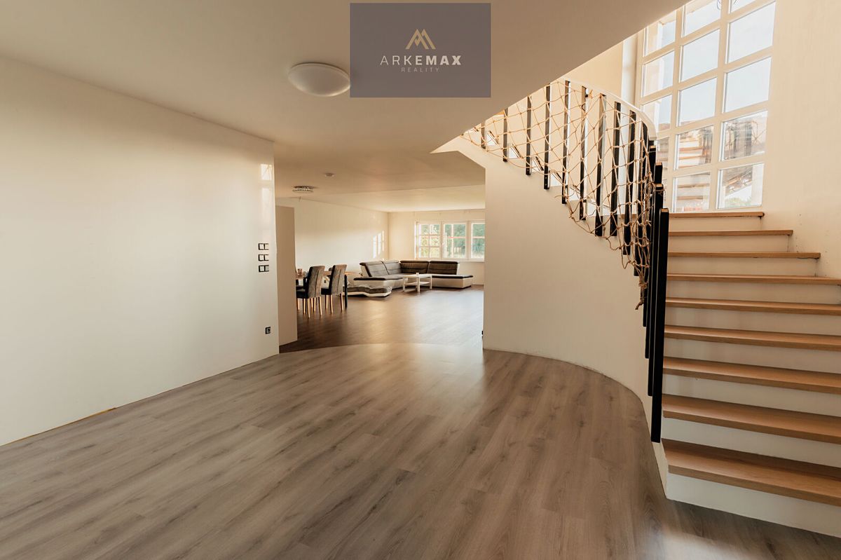 Prodej rodinného domu 398 m², pozemek 5060 m² – fotografie 2