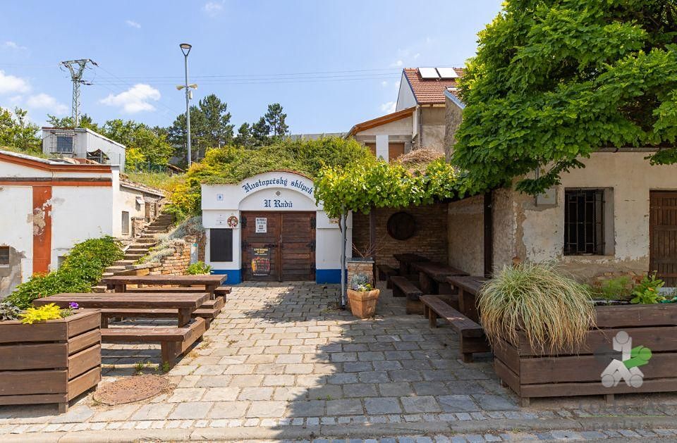 Prodej komerční nemovitosti 421 m² – fotografie 2