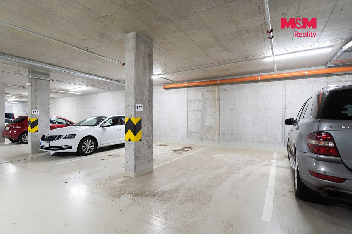 Pronájem garáže 12 m² – fotografie 3