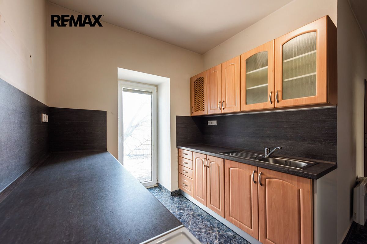 Prodej rodinného domu 420 m², pozemek 407 m² – fotografie 2