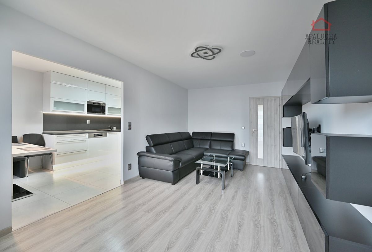 Pronájem bytu 3+1 72 m² – fotografie 4