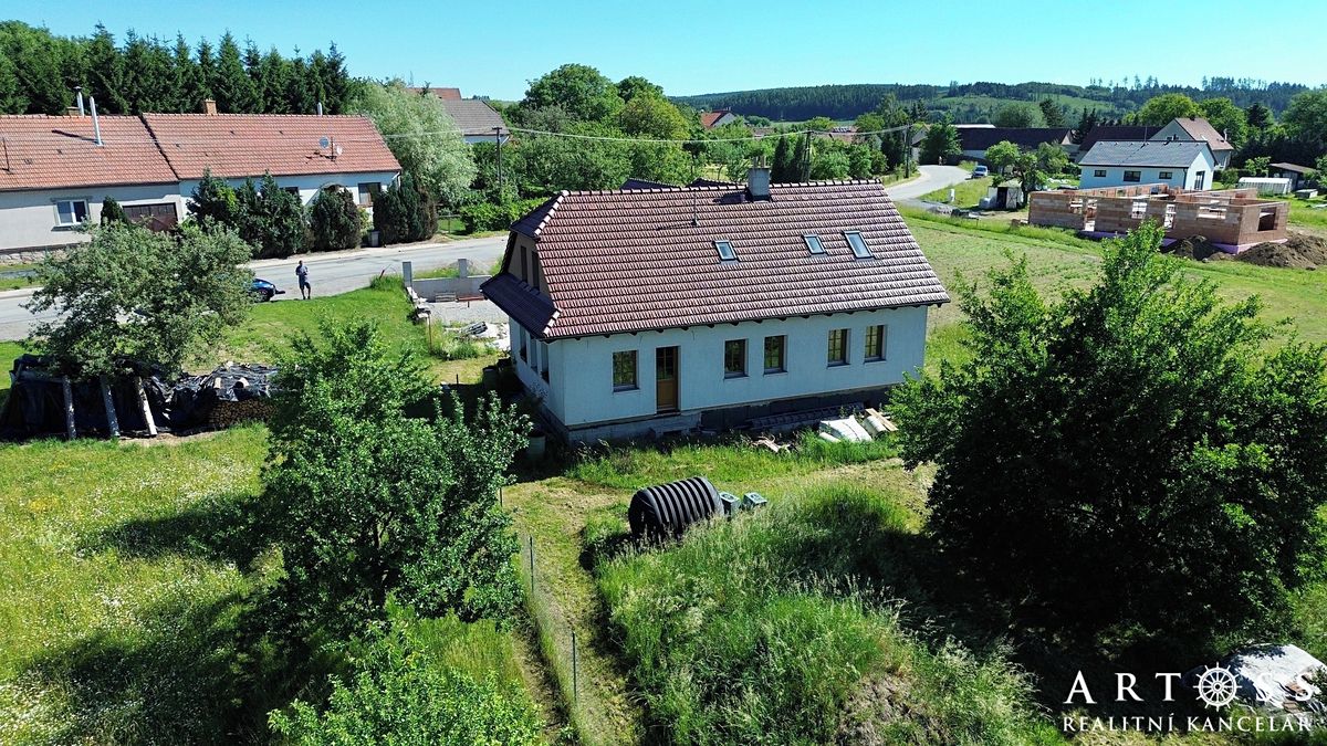 Prodej rodinného domu 200 m², pozemek 1549 m² – fotografie 4