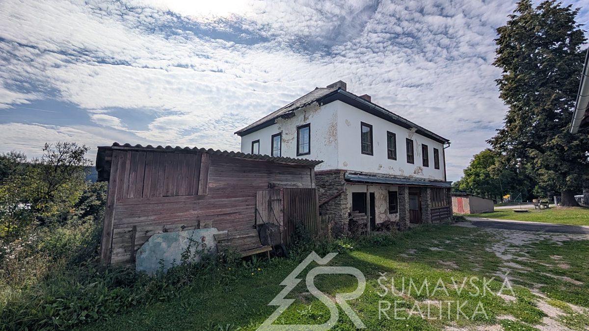 Prodej rodinného domu 300 m², pozemek 539 m² – fotografie 2