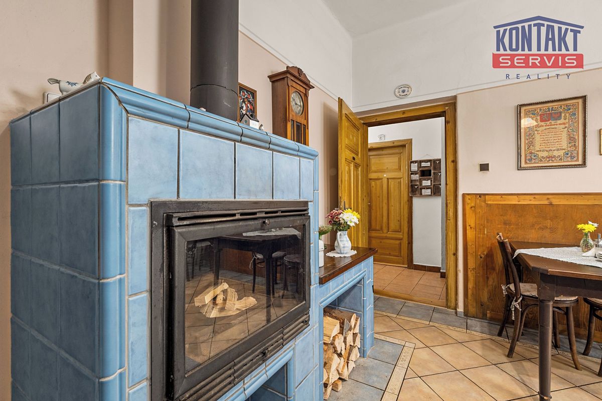 Prodej rodinného domu 660 m², pozemek 971 m² – fotografie 2