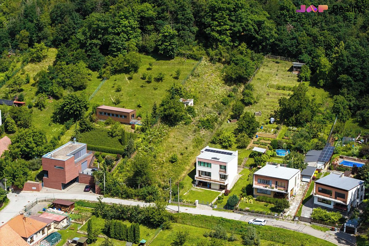 Prodej stavebního pozemku 1276 m²