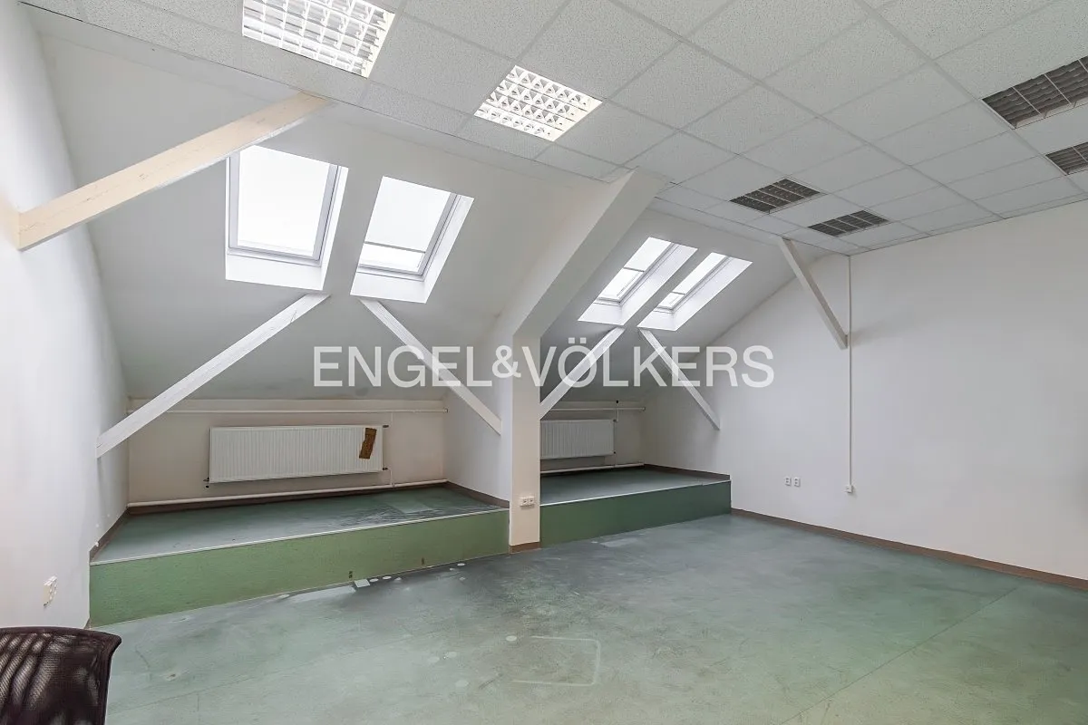 Pronájem kanceláře 212 m²