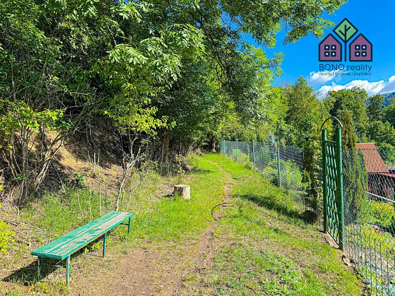 Prodej zahrady 1002 m², Dolní Zálezly – náhled fotky 2