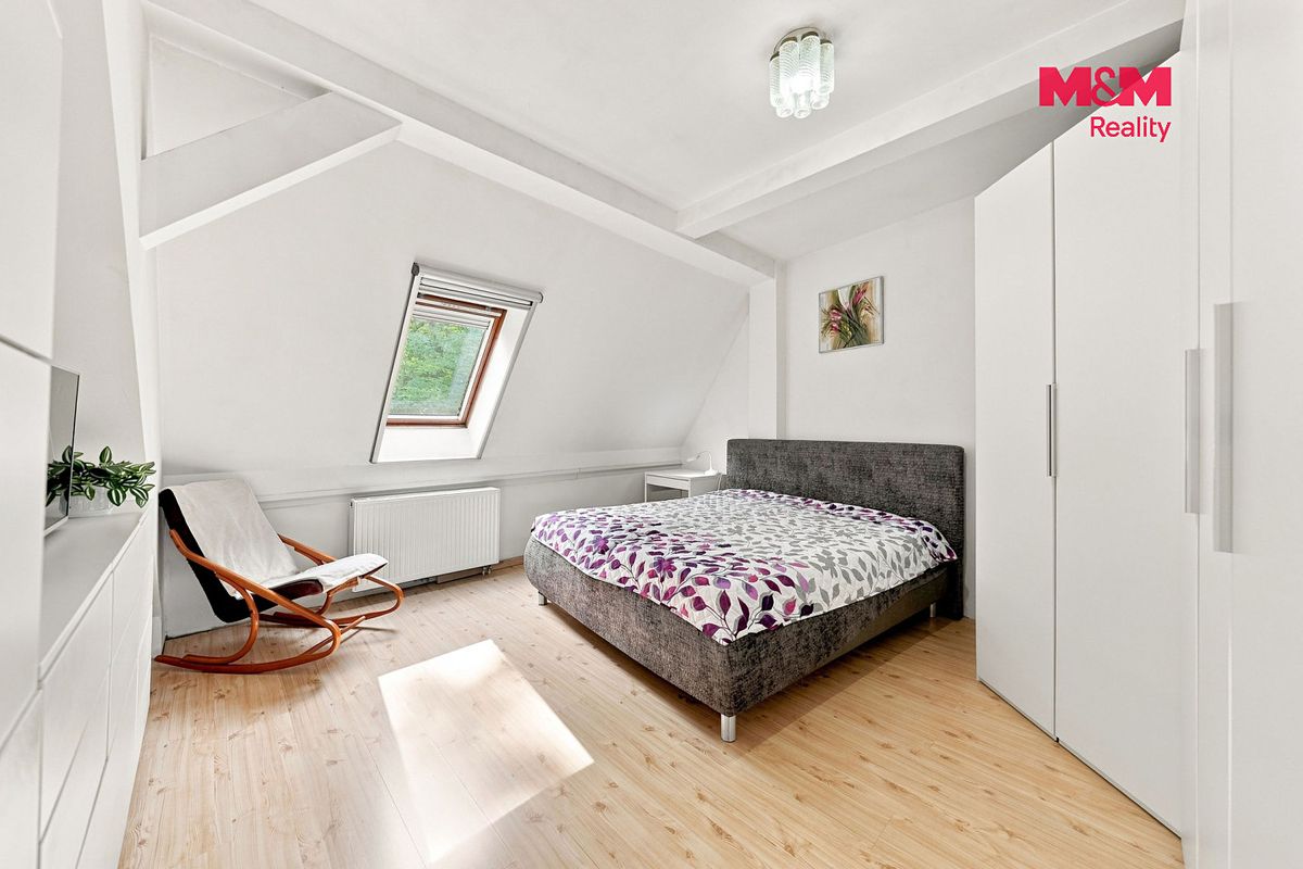Prodej rodinného domu 292 m², pozemek 412 m² – fotografie 3
