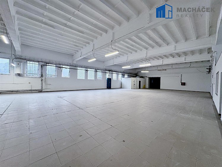 Комерційне приміщення на продаж, 892 м² (24 з 30)