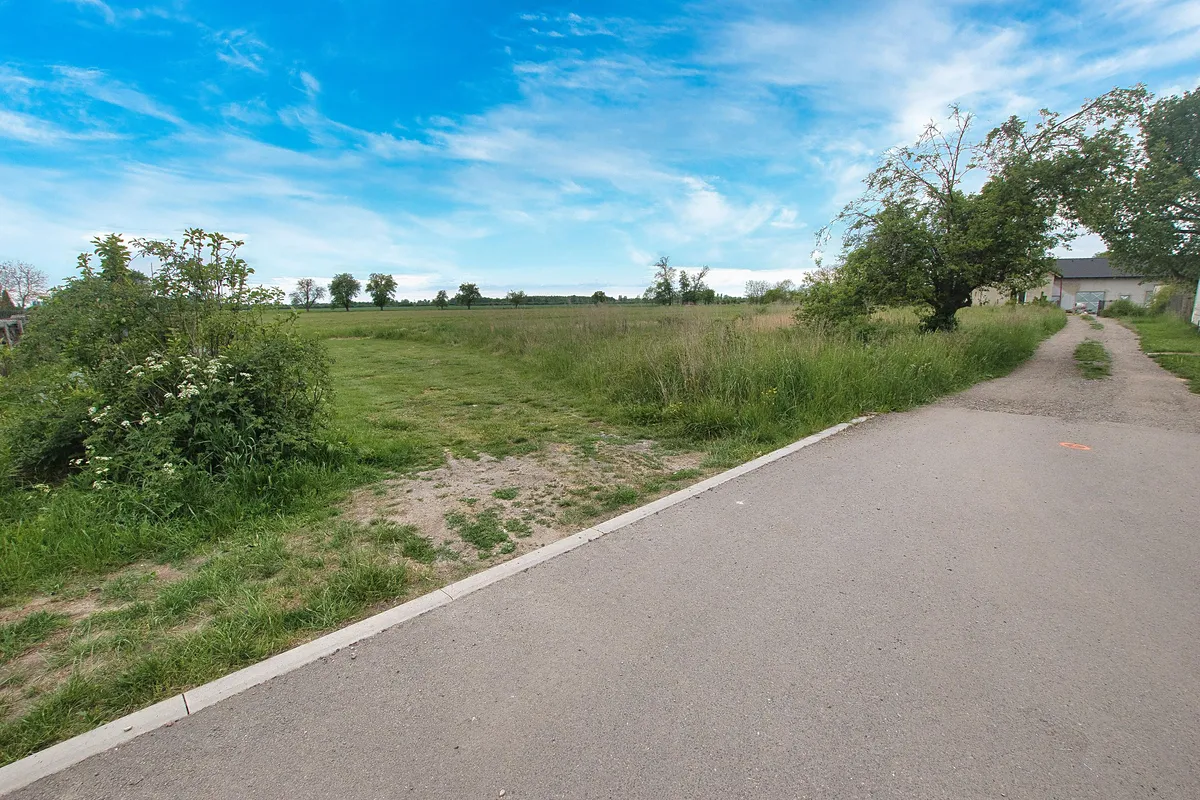 Prodej stavebního pozemku 1392 m²