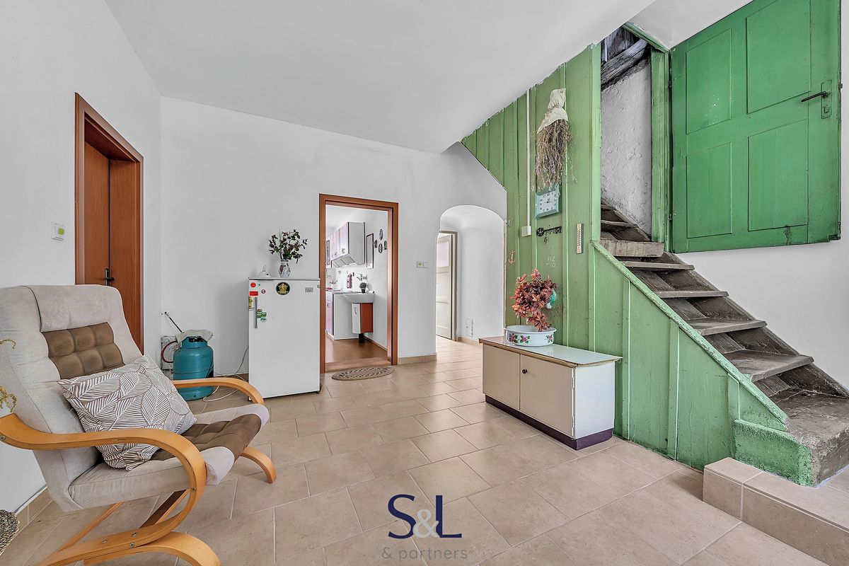 Prodej rodinného domu 230 m², pozemek 1742 m² – fotografie 2