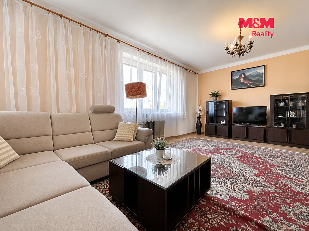 Prodej rodinného domu 220 m², pozemek 967 m² – fotografie 3