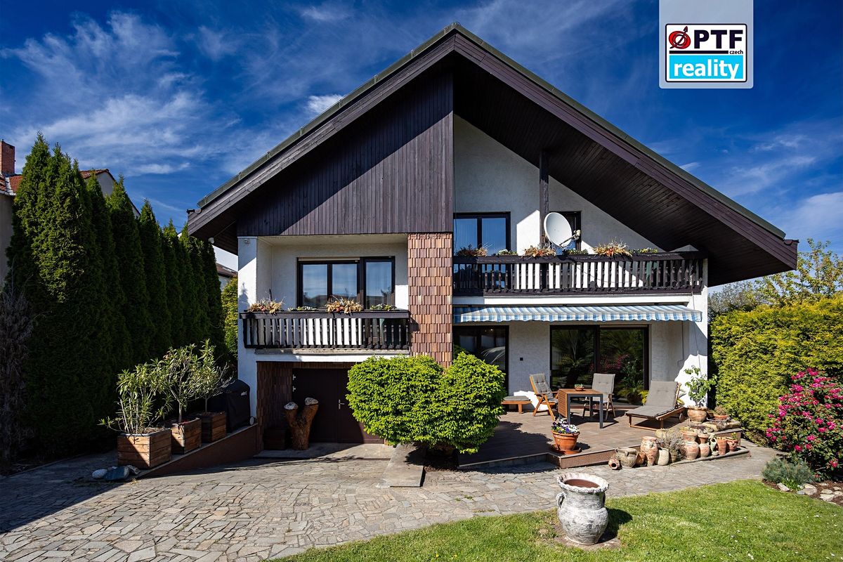 Prodej rodinného domu 353 m², pozemek 743 m²