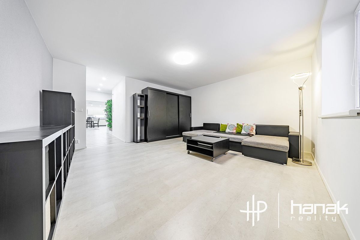 Prodej rodinného domu 200 m², pozemek 1173 m² – fotografie 3