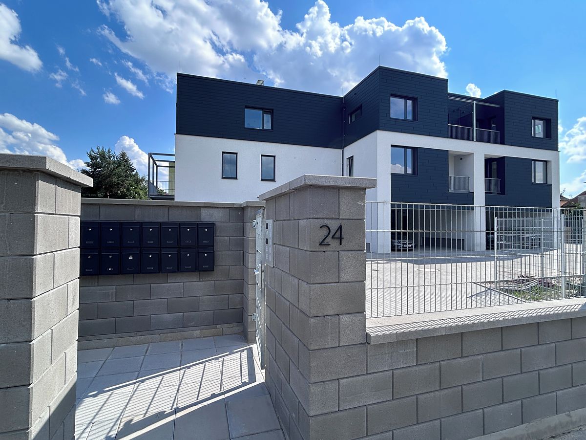 Pronájem bytu 2+kk 43 m² – fotografie 3