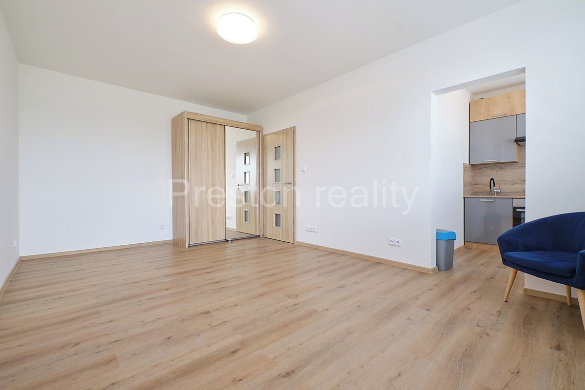 Pronájem bytu 1+kk 28 m² – fotografie 2