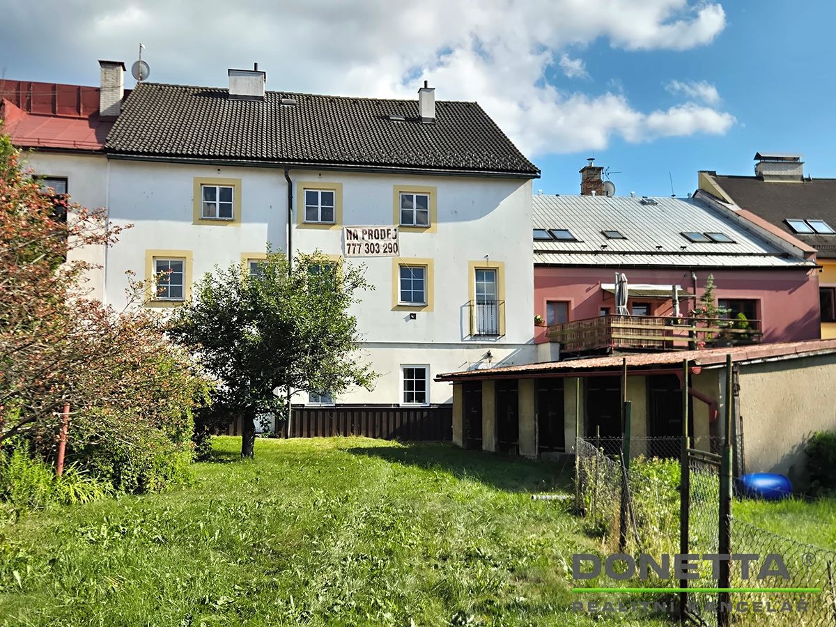 Prodej rodinného domu 600 m², pozemek 749 m²