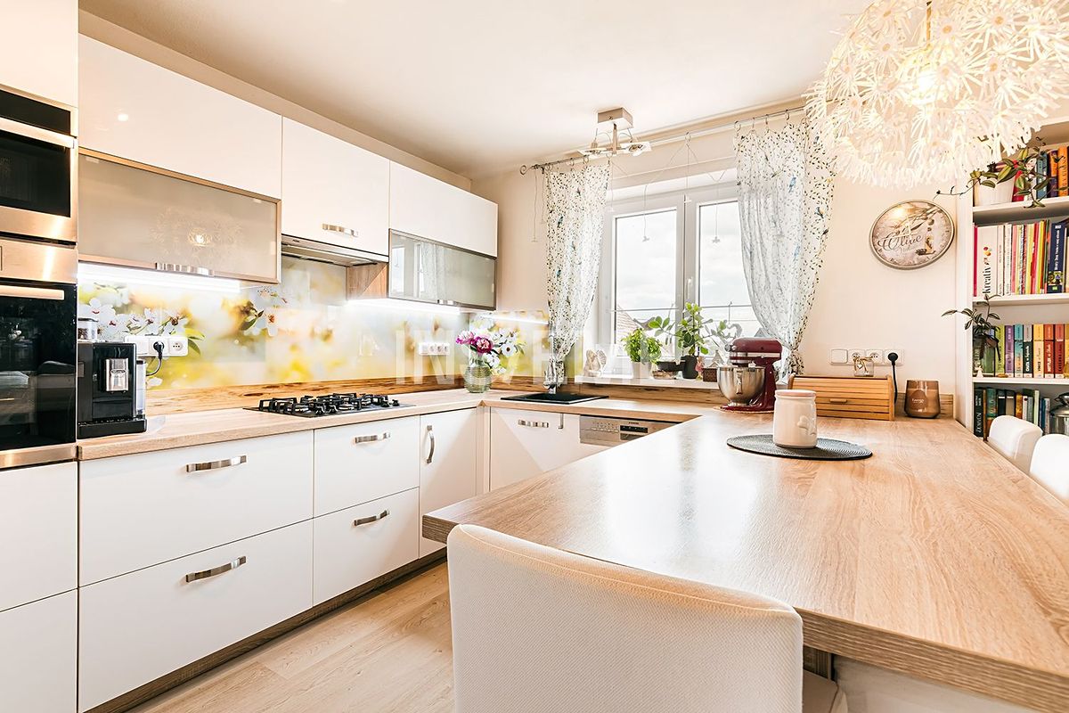 Prodej rodinného domu 180 m², pozemek 354 m² – fotografie 2