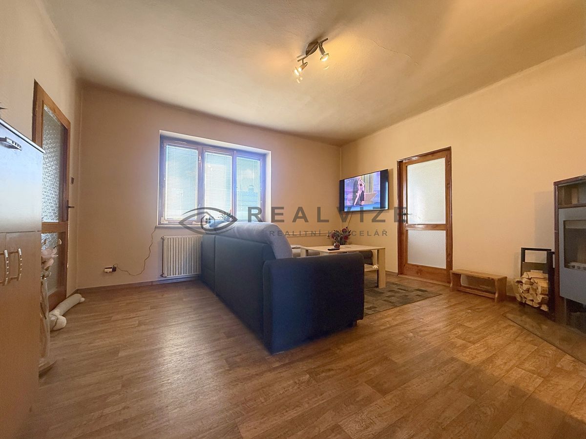 Prodej rodinného domu 245 m², pozemek 655 m² – fotografie 4