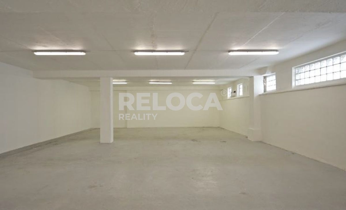 Pronájem skladového prostoru 77 m²